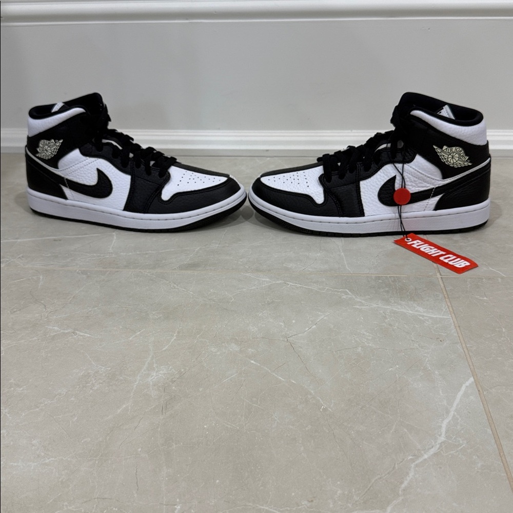 Women’s Air Jordan 1 Mid “Black/White Split - Picture 5 of 9